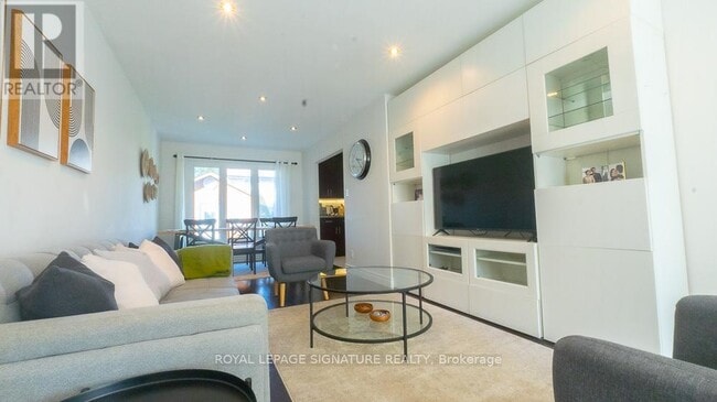 Building Photo - 1460 Tampa Crescent