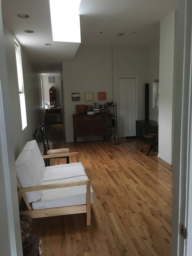 Building Photo - 4106 S Lake Park Ave