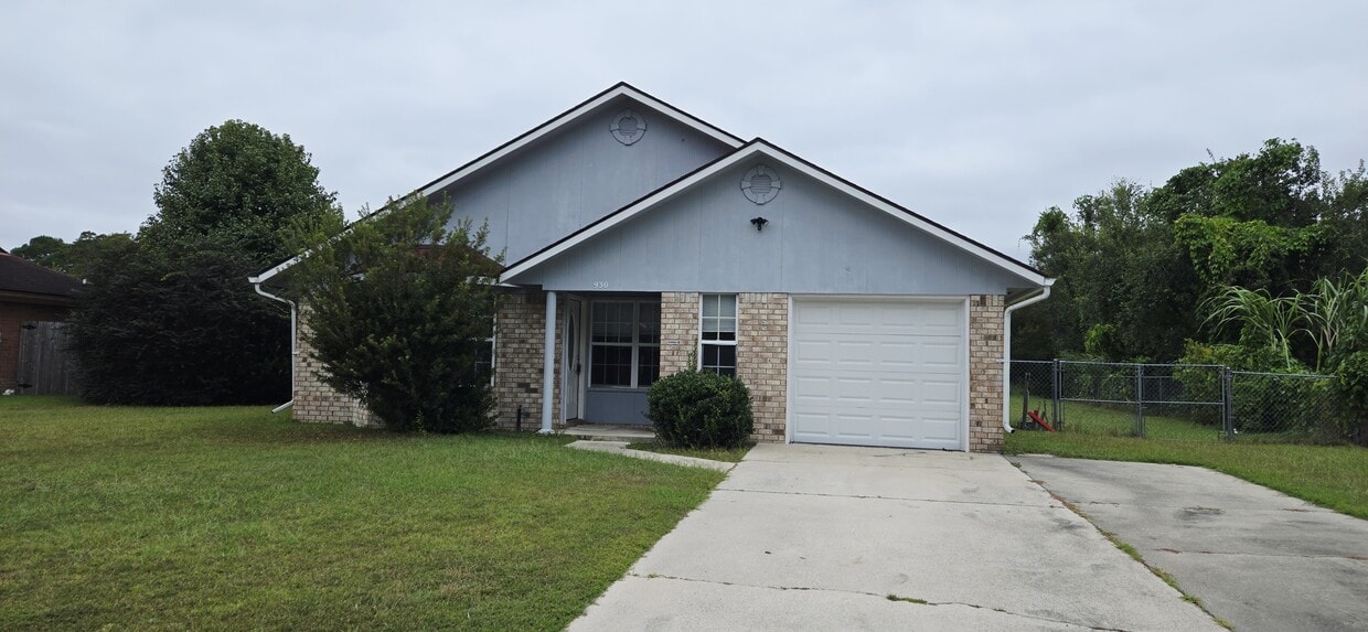 Primary Photo - 930 Poppleton Dr