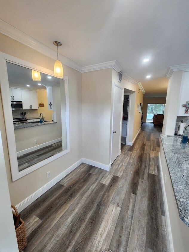 Foto principal - 2360 SW 22nd Ave