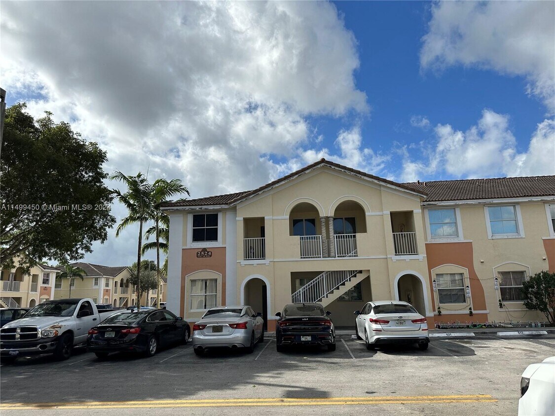 2524 SE 16th St Unit 103, Homestead, FL 33035 Room for Rent in Homestead, FL