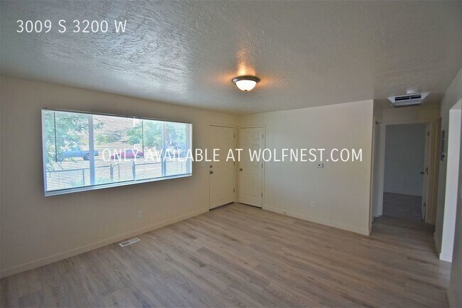 Building Photo - Remodeled 2 Bed West Valley Duplex!