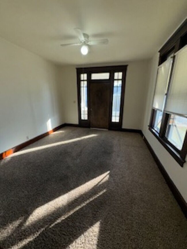 Building Photo - 804 E Virginia St