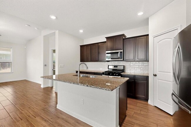 Foto del edificio - 8302 Cottage Rose Dr