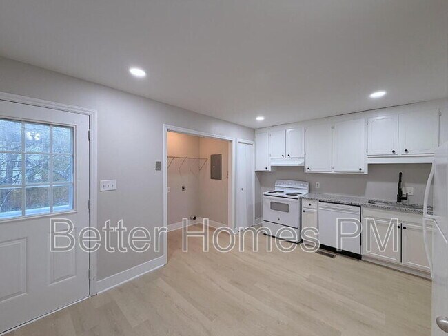 Foto del edificio - 104 Stowe Pl