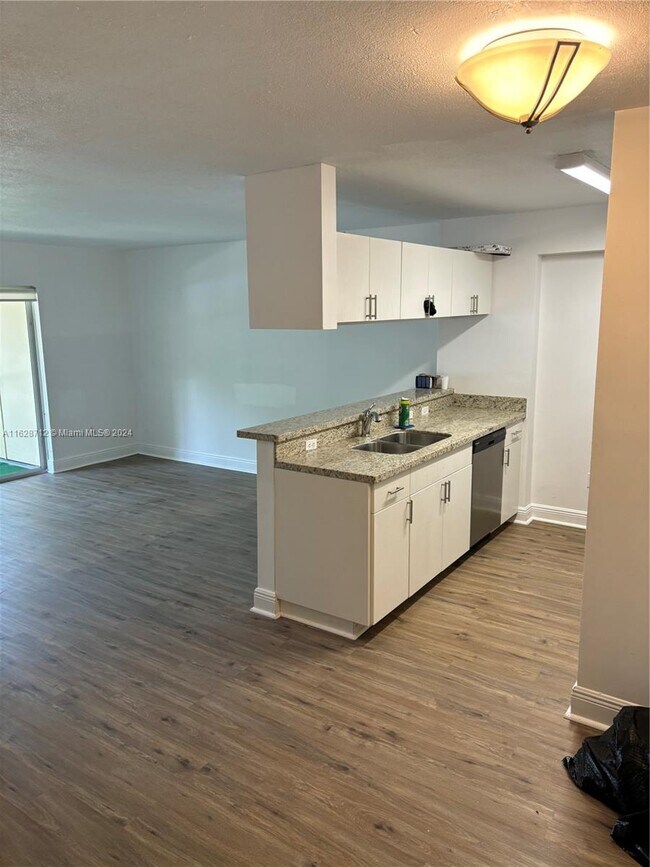 Foto del edificio - 430 S Park Rd