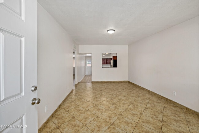 Building Photo - 3362 E Fort Lowell Rd