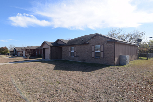 Foto del edificio - 3706 Palmtree Ln