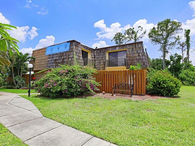 Building Photo - Parkwoods 5580-2