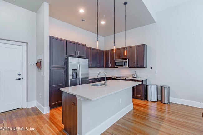 Foto del edificio - 2525 College St