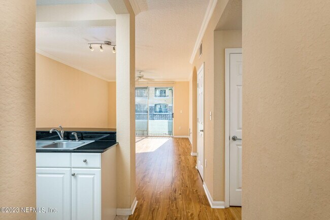 Foto del edificio - 8539 Gate Pkwy W