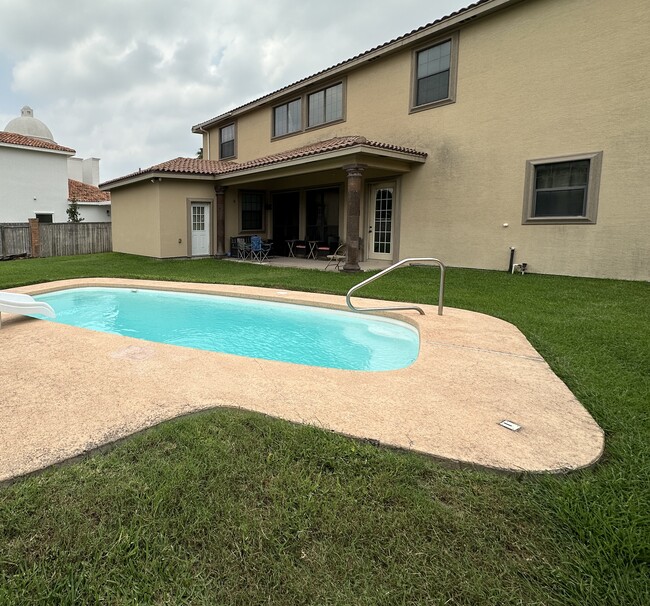 Foto del edificio - 3901 El Jardin St