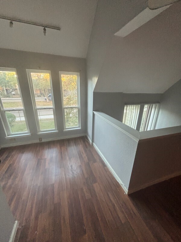 Foto del edificio - 17210 Imperial Valley Dr