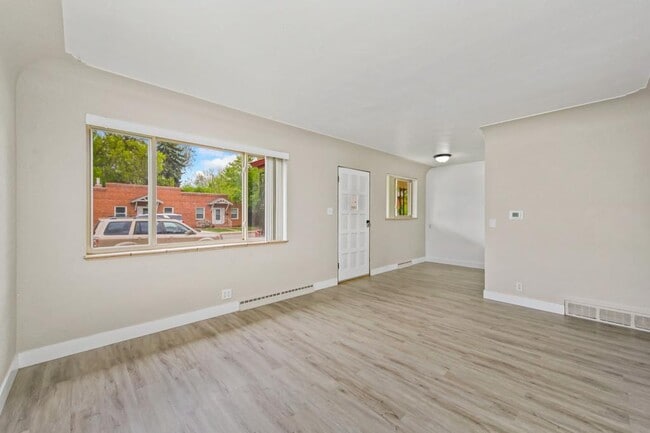 Building Photo - 347 N Washington Ave