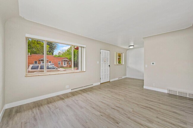 Foto del edificio - 347 N Washington Ave