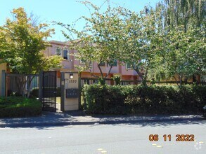 Building Photo - 1520 S 55th St