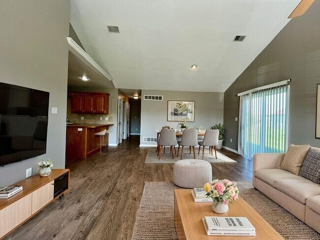 Building Photo - 474-476 Kreisel Dr