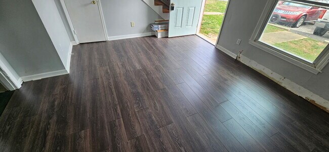 Foto del edificio - 2667 Dr Carver Rd