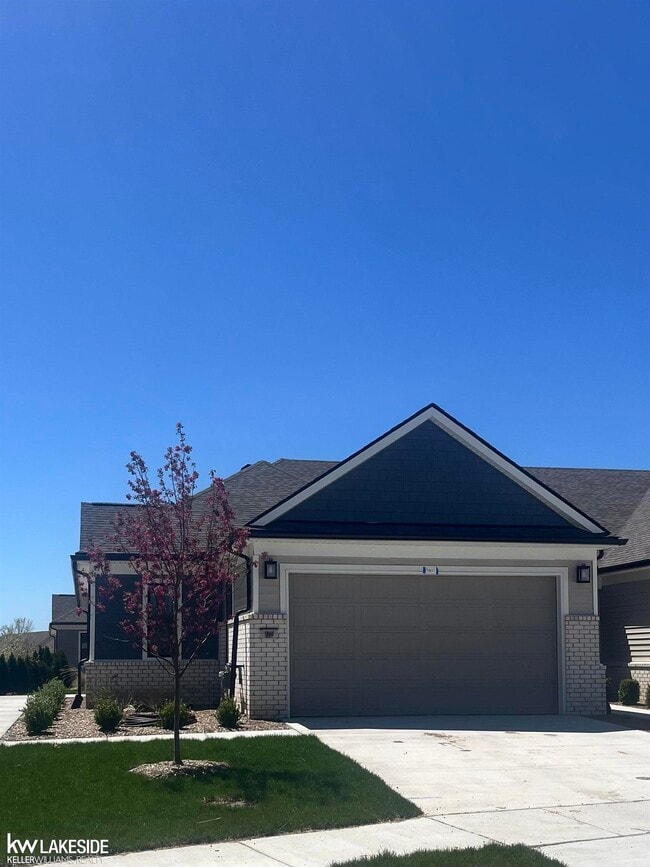 Building Photo - 5841 Lakeway Dr