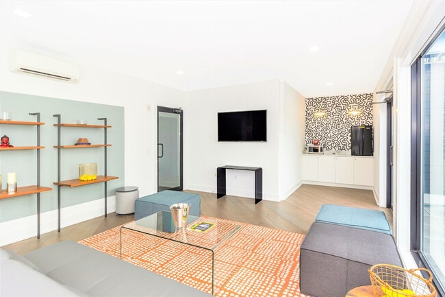 Building Photo - 1414 Grand St