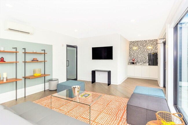 Building Photo - 1414 Grand St