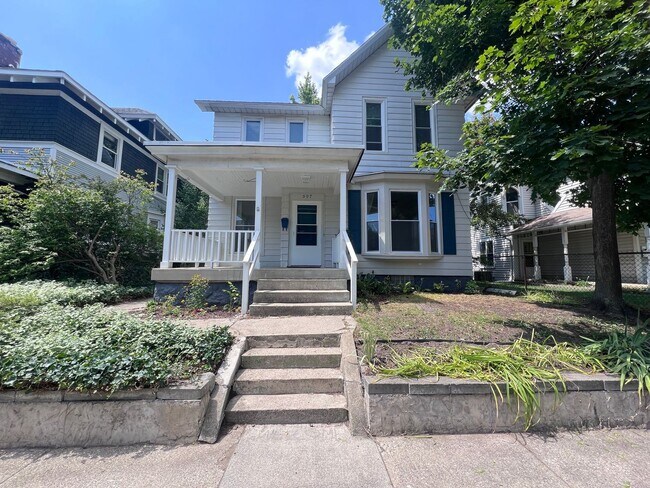 Foto del edificio - Single Family Home Located Near Medical Mi...