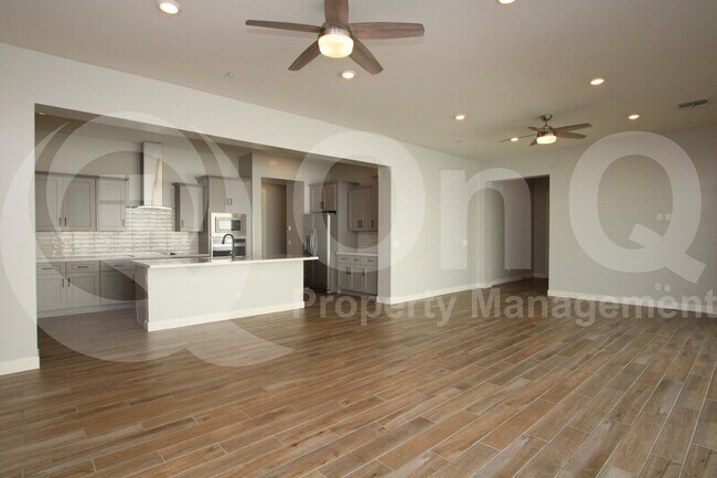 Building Photo - 217 E Raleigh Dr