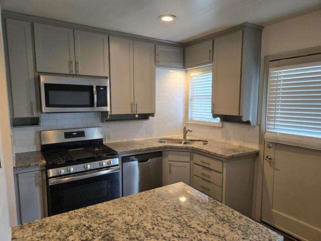 Foto del edificio - 6015 Reiger Ave