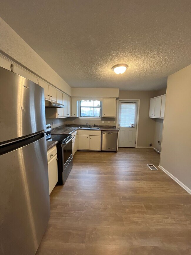 Foto del edificio - 2 Bedroom/ 1 Bath Duplex in Hermitage