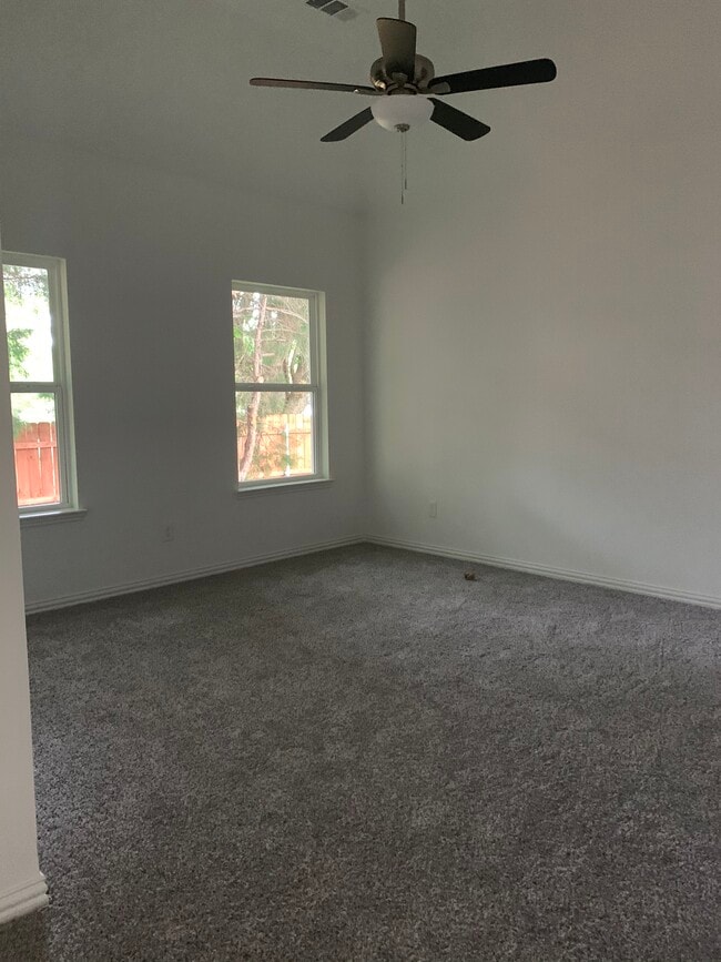 Master bedroom - 425 Bass Rd