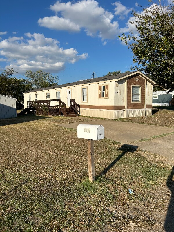 Building Photo - 1017 Wildwood Dr