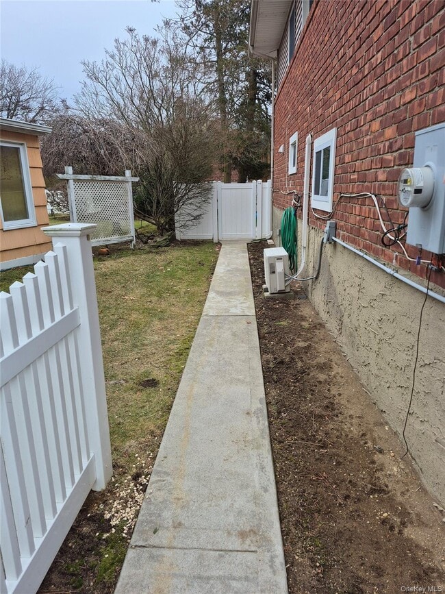 Building Photo - 979 Mark Dr