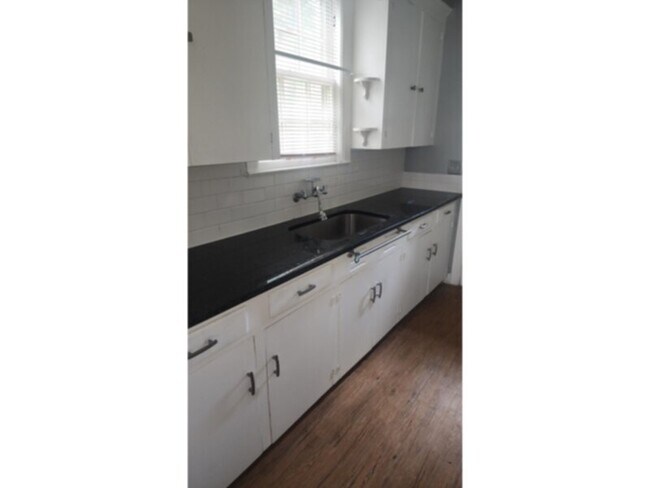 Foto del edificio - 3 bedroom 2 bath Apartment