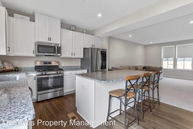 Building Photo - 3 br, 2.5 bath House - 4060 Crown Drive
