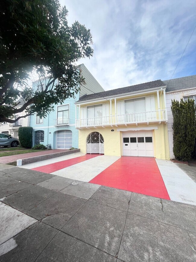 Building Photo - Single Family Home in Great Location!