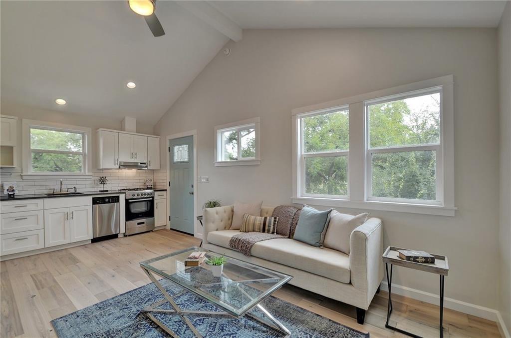 Foto principal - 2202 E 10th St