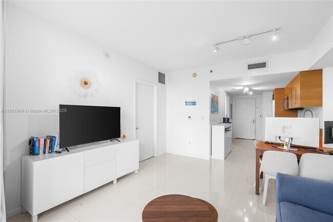 Building Photo - 465 Brickell Ave