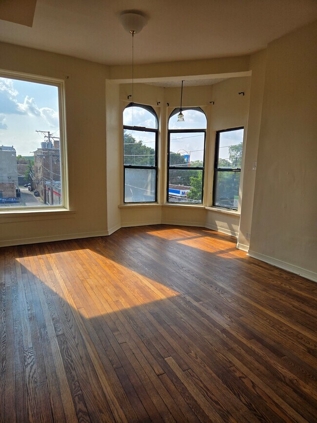 Foto del edificio - 1143 N California Ave