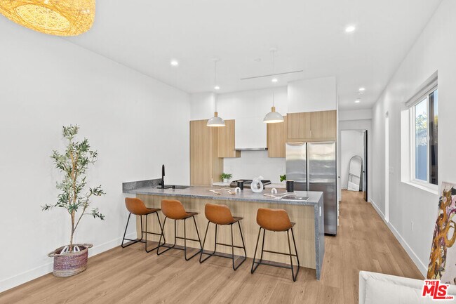 Foto del edificio - 1905 S Corning St