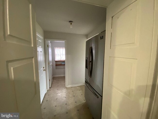 Building Photo - 2063 Hill Rd