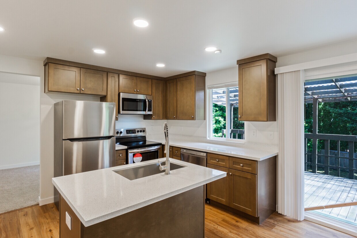 Foto principal - 12750 27th Ave NE