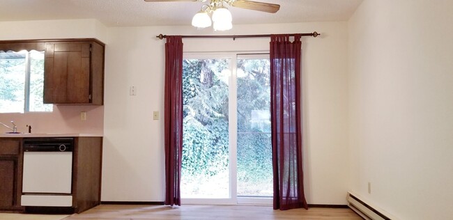 Building Photo - Move in ready - 2 bedroom 1 bath - No pets