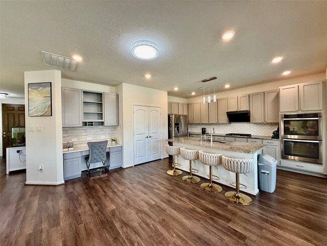 Building Photo - 5815 River Timber Trl