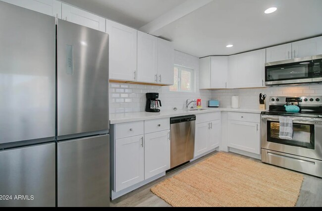 Stainless Steel Appliances - 263 S Sutherland St