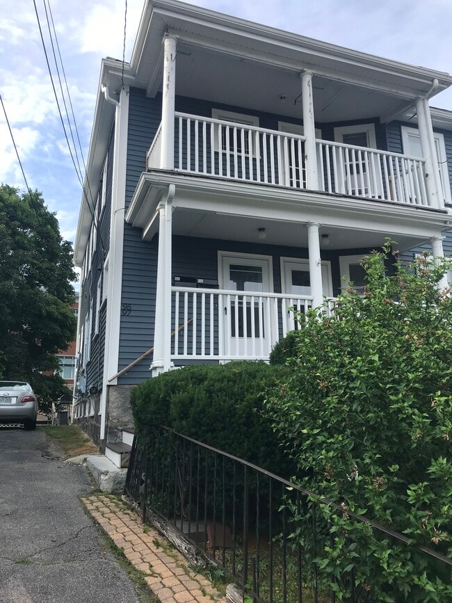 Building Photo - 97 Nightingale Ave