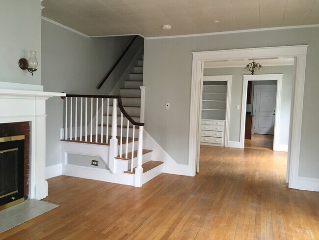 Building Photo - 20 Kenilworth St
