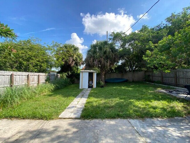 Photo - 917 31st St House