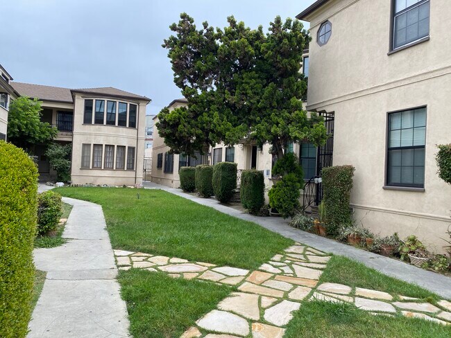 Foto del edificio - 1226 S Westmoreland Ave