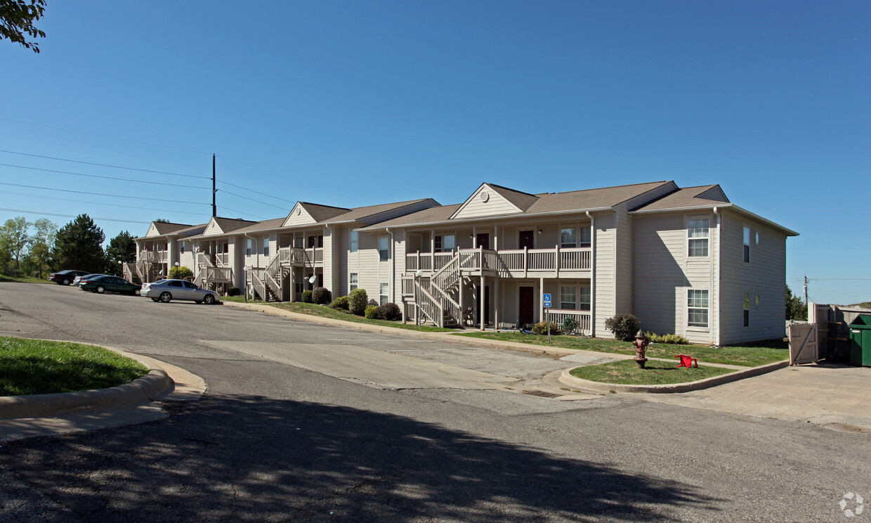 Primary Photo - Capstone North Apartments