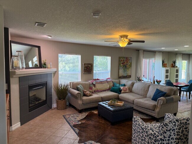 Foto del edificio - "Charming 3-Bedroom Duplex in Castle Rock"    Spacious 1806 Sq Ft, 2.5 Baths!  Available Now!